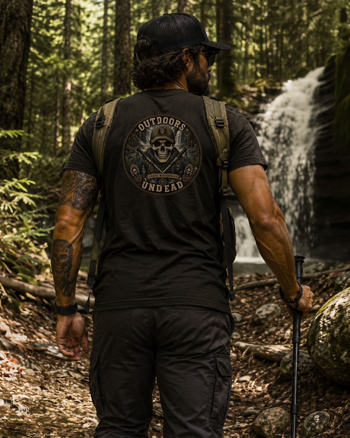 Hiker Waterfalls-Vintage Round